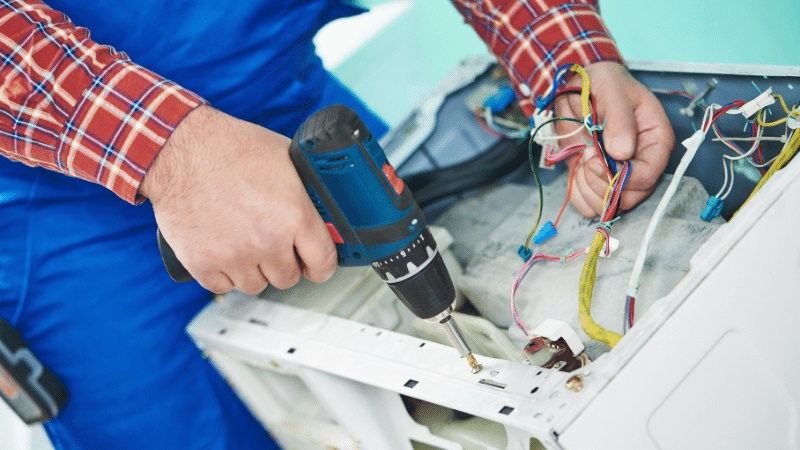 Gaziemir Amana Amana çamaşır makinesi kart tamiri – Su almama arızası orijinal parça ile giderildi. - Teknik servis örneği